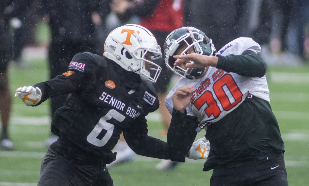 Alontae Taylor of Tennessee (6) and fullback Connor Heyward of Michigan State (30) during American team practice for the 2022 Senior Bowl. Mandatory Credit: Vasha Hunt-USA TODAY Sports